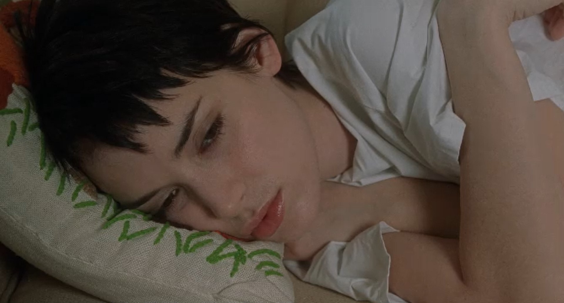 голос из телевизора Мы живем в эпоху сомнений, то, во что мы когда-то верили, оказалось ложным.