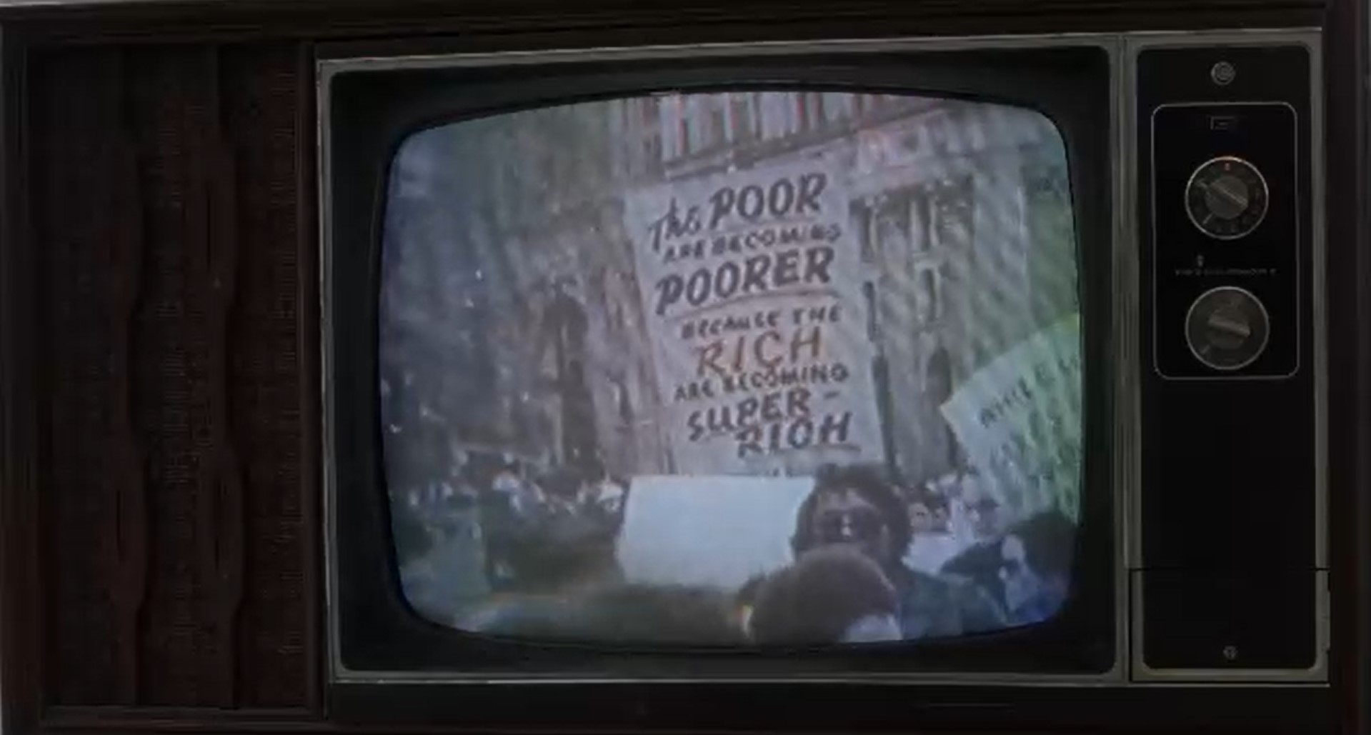 голос из телевизора Мы живем в эпоху сомнений, то, во что мы когда-то верили, оказалось ложным.