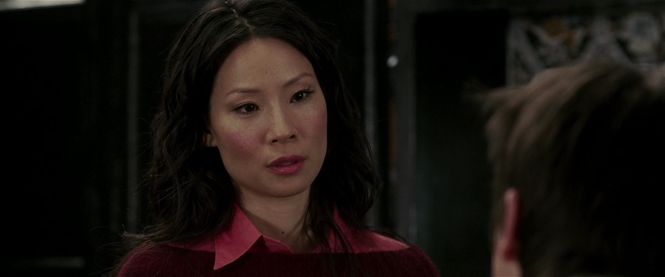 Линдси (соседка Ника) Слевин Келевра — Есть один парень, которого все зовут «Босс», а прямо напротив него живёт человек, которого называют «Раввином».
— Почему «Раввином»?
— Потому что он раввин... Так что, теперь я должен, говоря их языком, убрать «Голубка», чтобы мне простили долг, которого я не делал. Больше того, за сорок восемь часов мне нужно собрать 33 тысячи, а то «Раввин»... Я не знаю мистера Смита, но хуже всего, что я не Ник Фишер.
— Вот потеха.
— Да уж, я ведь не игрок.
— Я имею в виду, что у ганстера сын – педик.