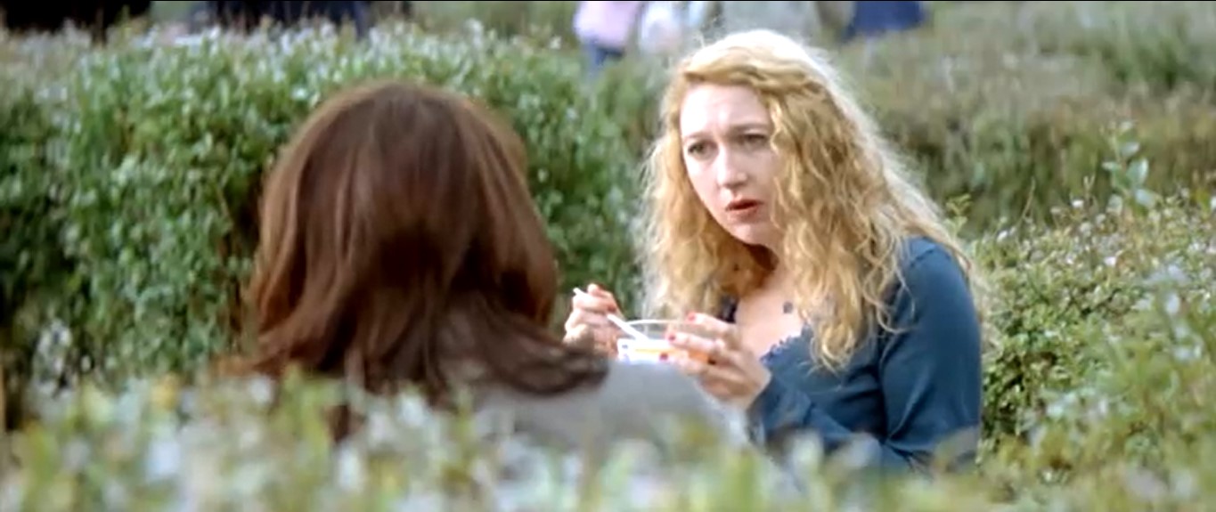 — А ты сделай, как тот мужик, повесь плакат: «Одинокая женщина».
— Я тебе говорю про свою бессонницу.
— Так ведь все взаимосвязано. Будь у тебя мужик, разве... Тебя волновала миграция лосей?