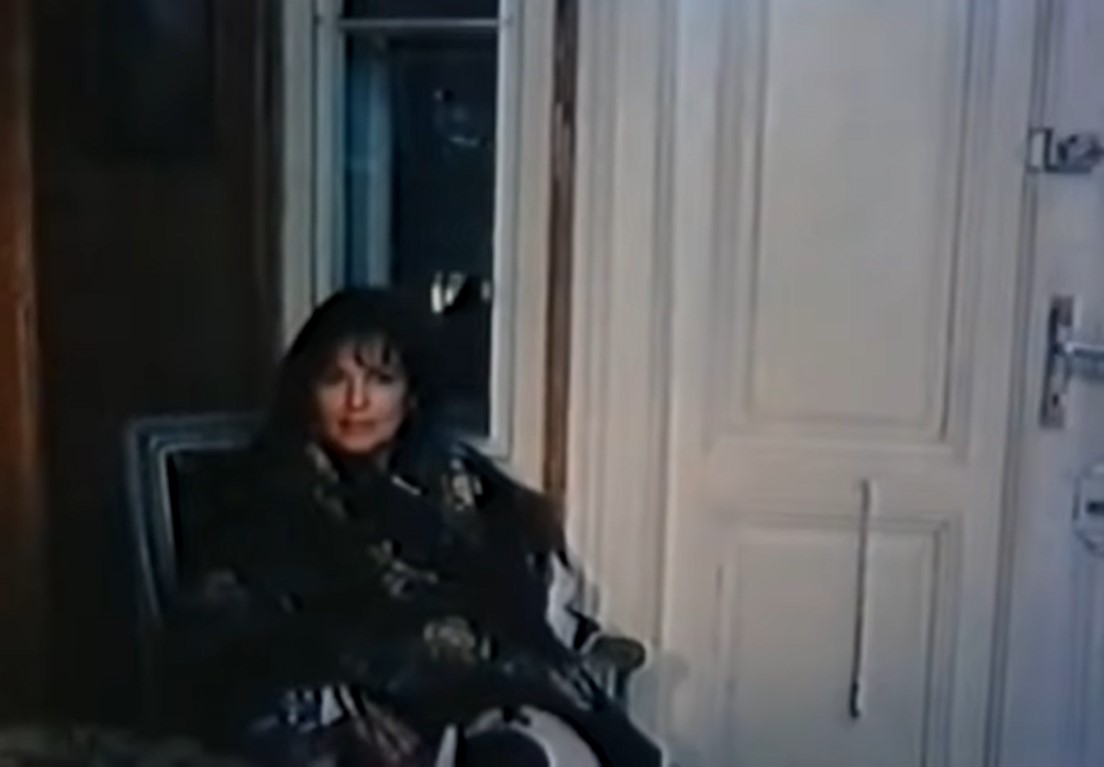 — Он черный человек.
— В смысле — душой?
— Ну, и душой и телом. Ну, он негр.