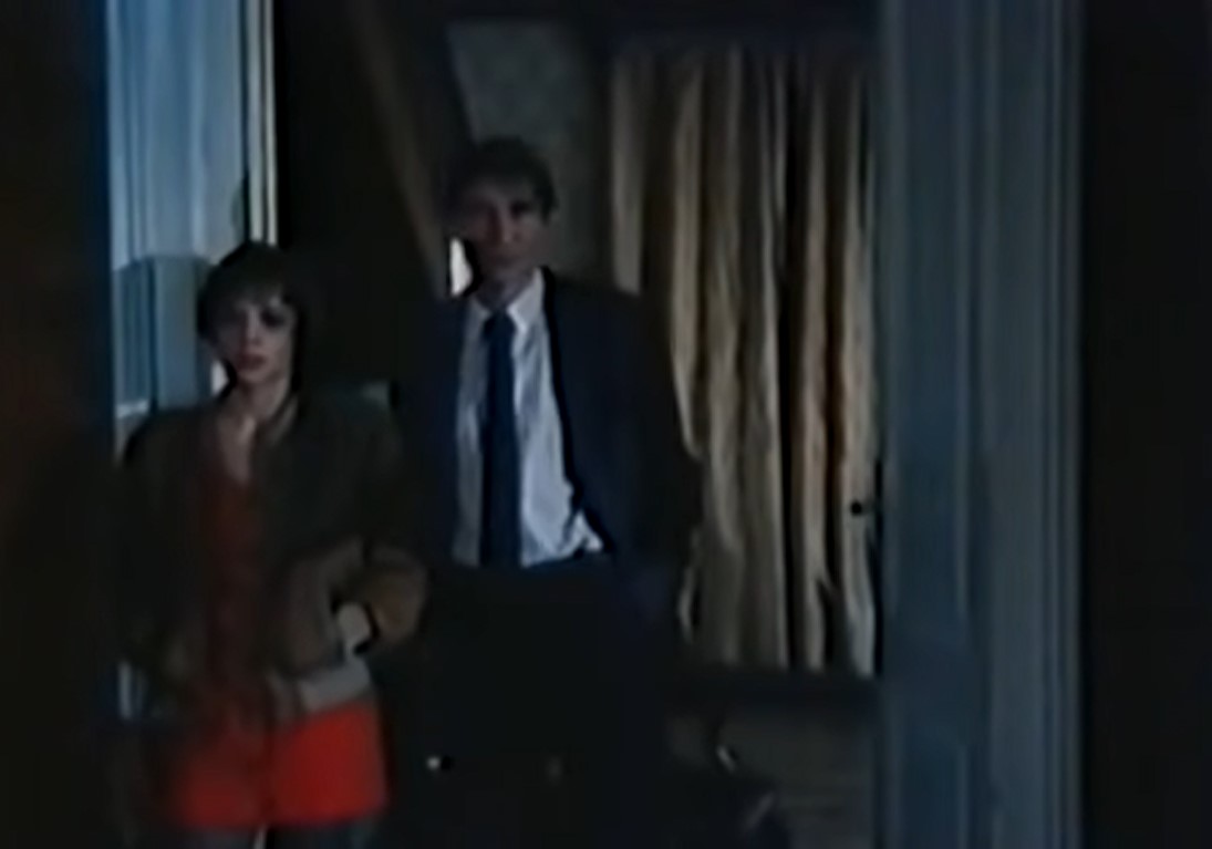 — Он черный человек.
— В смысле — душой?
— Ну, и душой и телом. Ну, он негр.