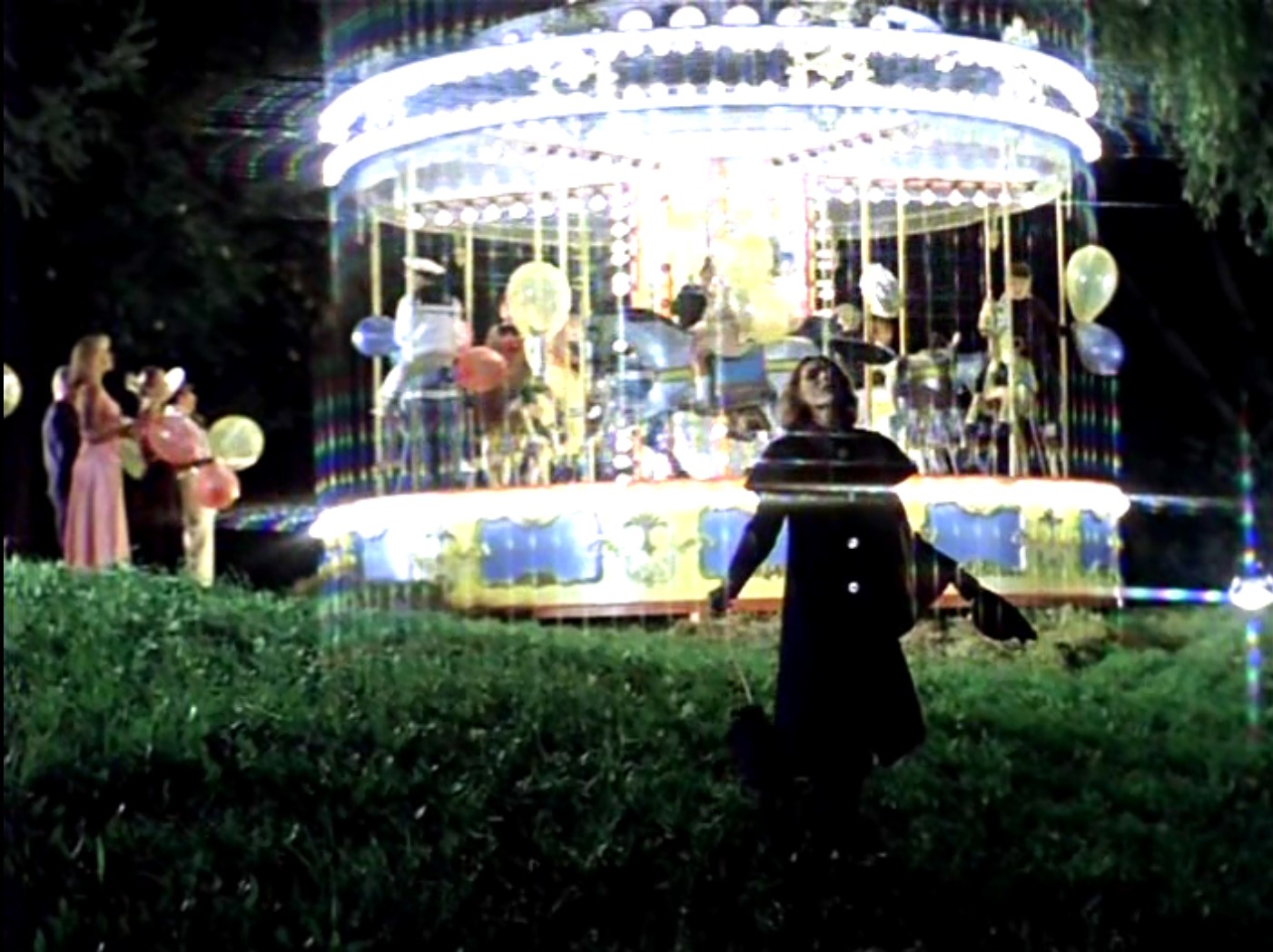 Завтра ветер переменится,
Завтра прошлому взамен
Он придёт,
Он будет добрый, ласковый
Ветер перемен.