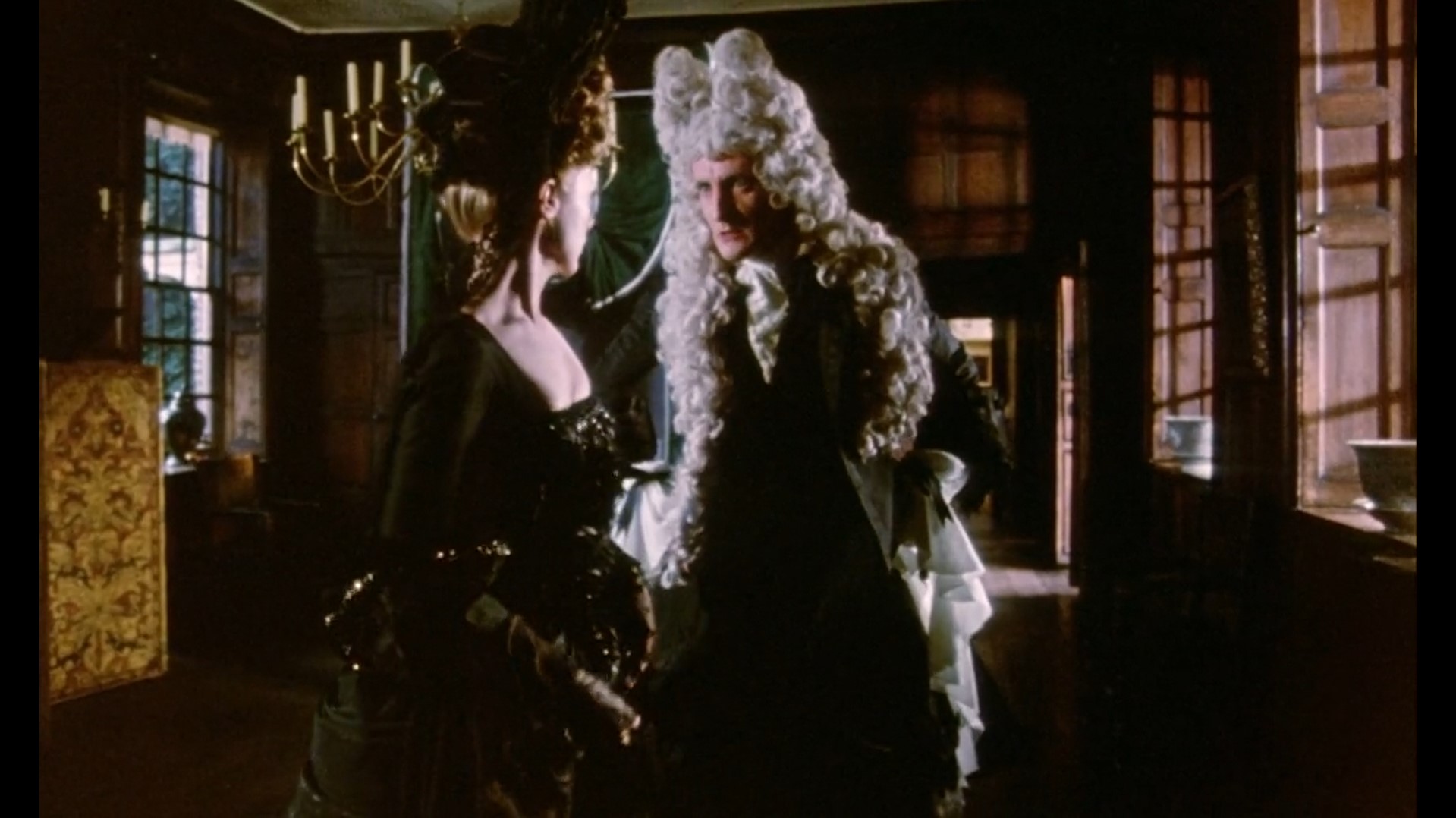 — ...что с Вашим лицом, Луи? Оно пунцового цвета.
— Оно не краснее Вашей задницы, после того, как господин Невилл с ней закончил!
— Ваша речь столь же груба, как и Ваше лицо! И столь же бессильна, как и Вы ночью!