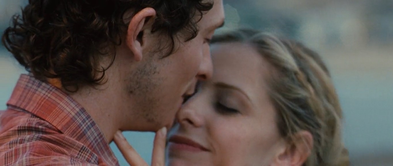 Большинство самоубийц повторяет свои попытки до тех пор, пока не умрут. Я взял на себя риск, солгав ей о ее состоянии. Хотел испытать единственное лекарство, которому я доверяю, — осознание ценности жизни. Пока какой-либо другой врач не скажет ей, что она совершенно здорова, она будет считать каждый день чудом. На самом деле, так оно и есть.