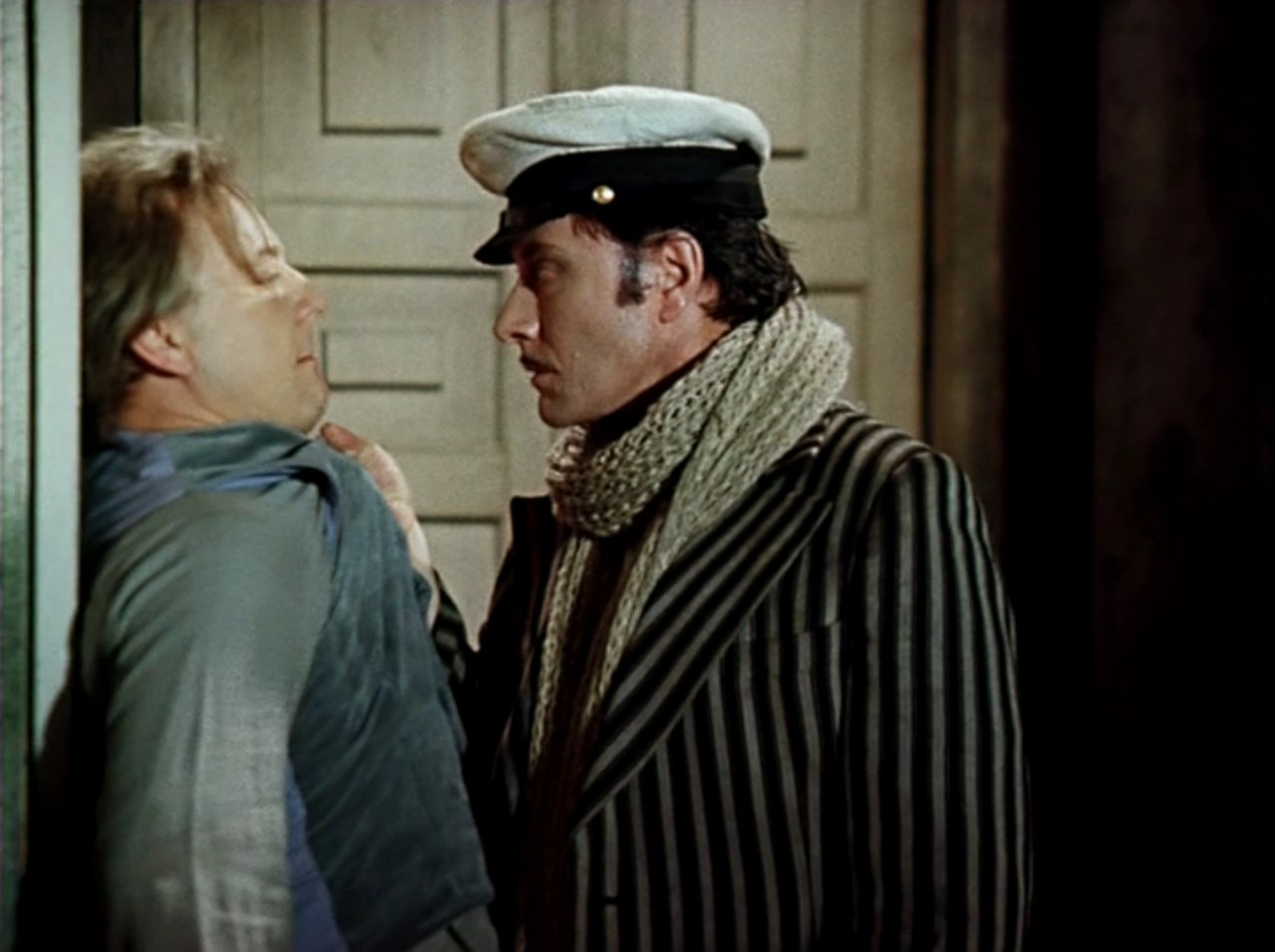 Здесь Александр Яковлевич, обладавший сверхъестественным чутьём, понял, что сейчас его будут бить — может быть, даже ногами.