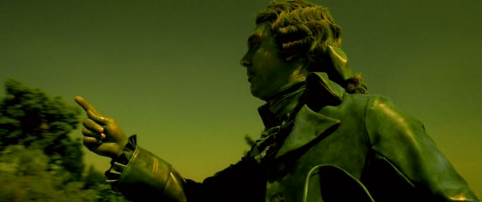 Когда кто-то показывает пальцем на небо, только дурак смотрит на палец.