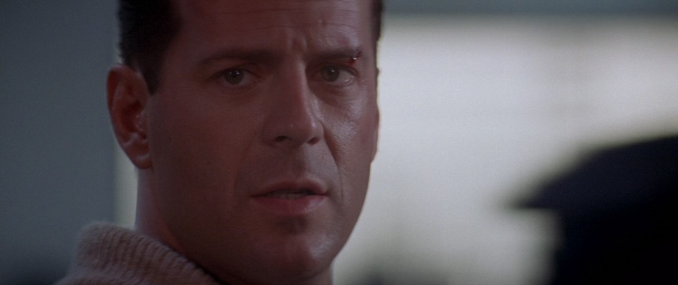 Карлайл, позволь тебя спросить. Что отключает детектор металла — свинец в твоей заднице или дерьмо в твоих мозгах?