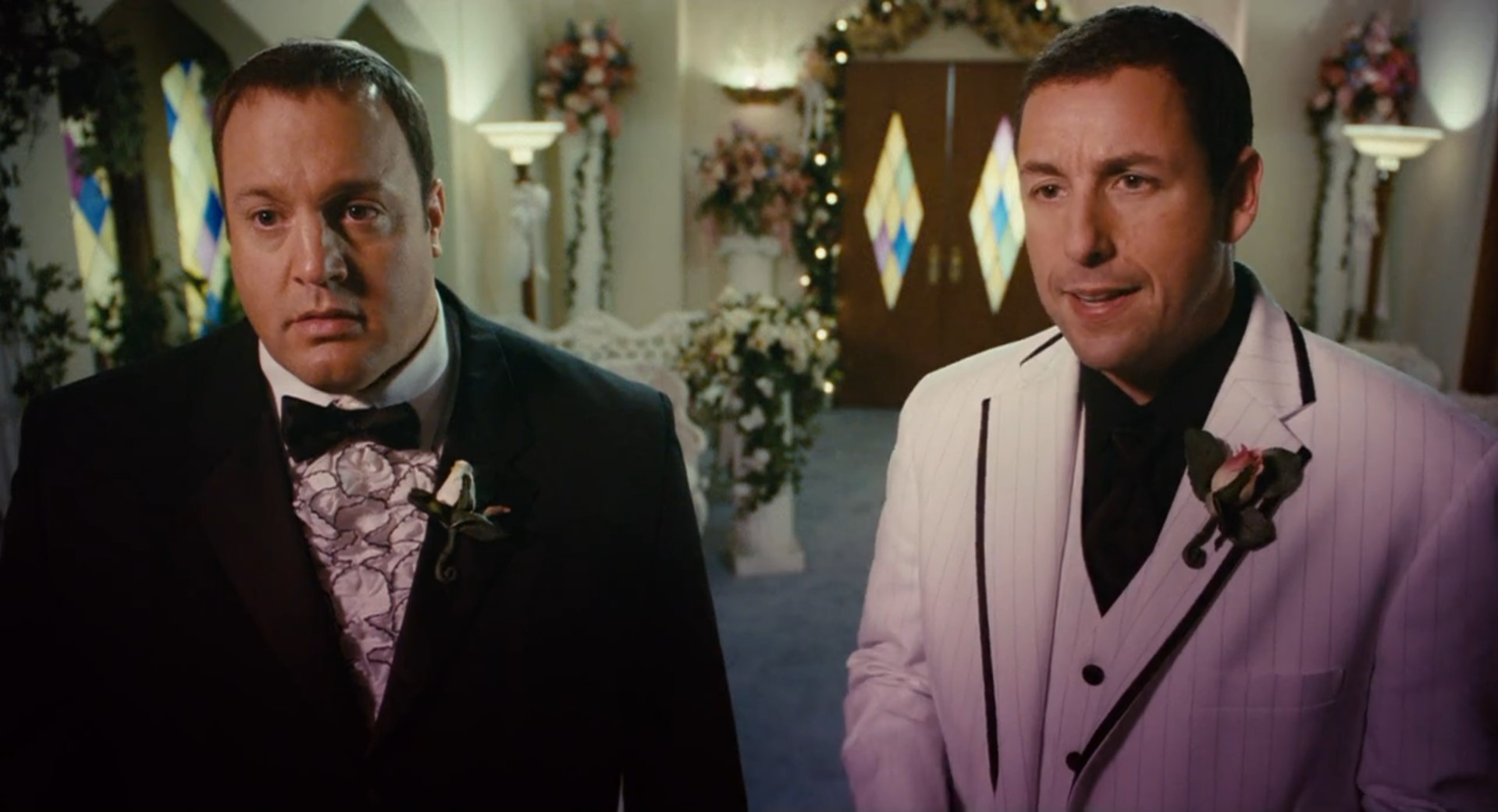 — Кольца являются символом вечности. У кольца нет начала и нет конца. Кольцо — это круг.
— Очень, очень мило.
— А не треугольник. У треугольника есть угол и вершины. А это круг.
— Мы поняли.
— Три угла.