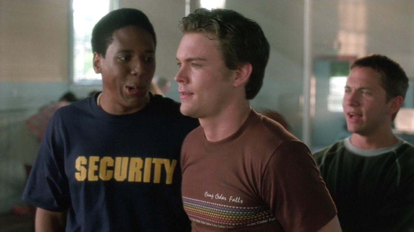 Джейми Салливан Дин (один из друзей Лэндона) — Если Бог существует, что, не даст тебе новую кофту?
— Занят поиском твоих мозгов!