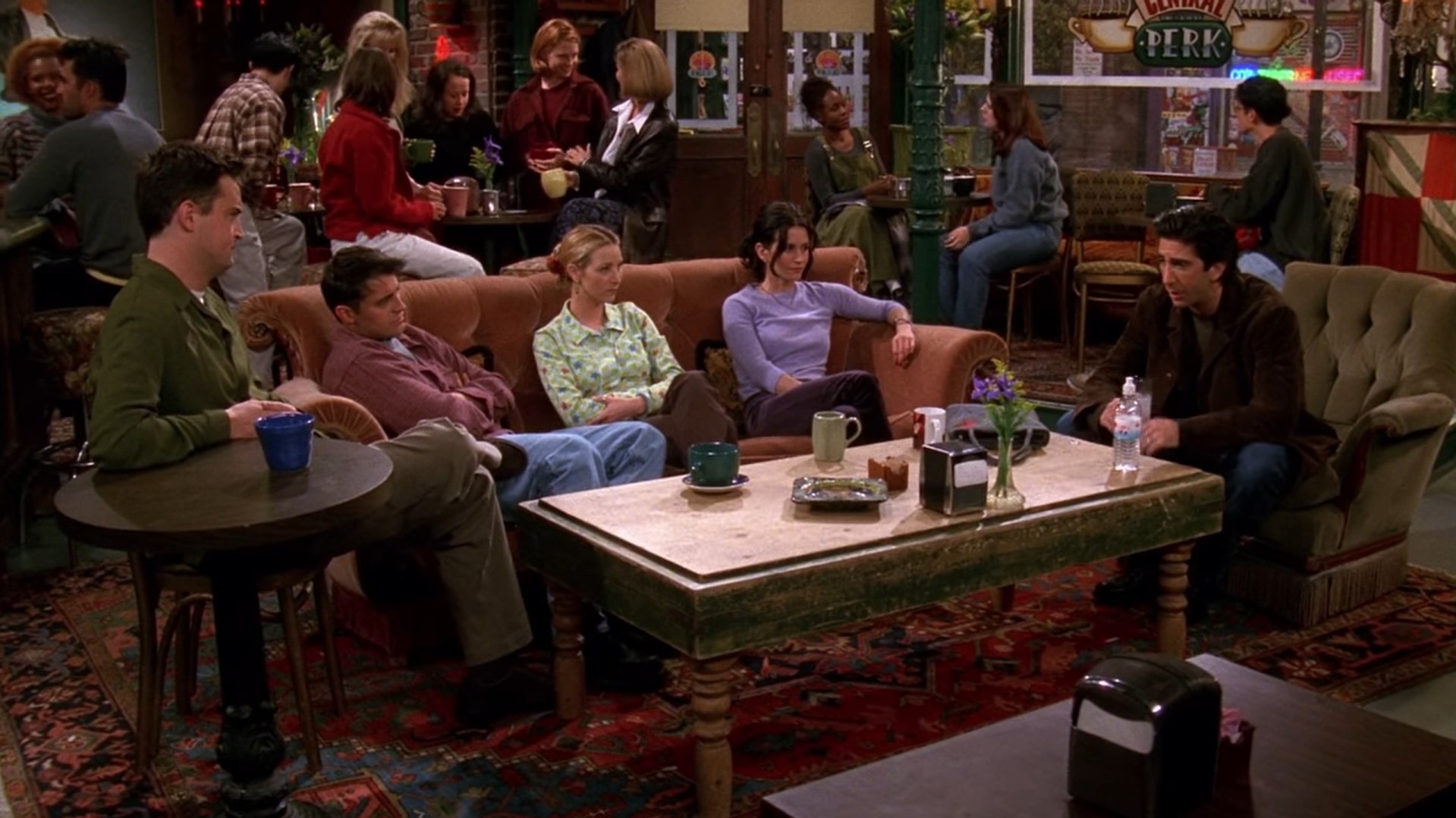 — Я не хочу, чтобы Рейчел меня ненавидела. И я не знаю, что делать.
— Хочешь совет?
— Да, пожалуйста!
— Но он тебе не понравится.
— Ничего.
— Ты слишком рано женился.
— Это не совет!
— Я предупреждал.