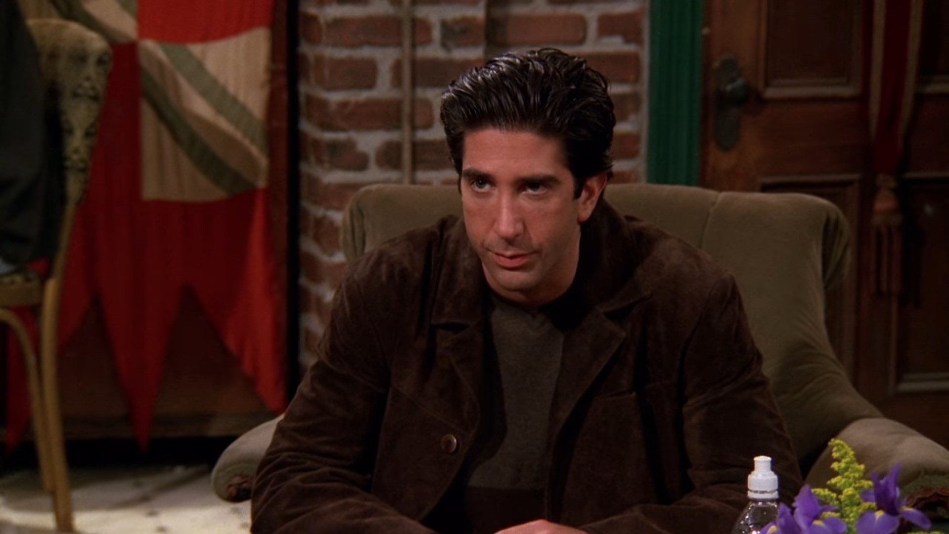 — Я не хочу, чтобы Рейчел меня ненавидела. И я не знаю, что делать.
— Хочешь совет?
— Да, пожалуйста!
— Но он тебе не понравится.
— Ничего.
— Ты слишком рано женился.
— Это не совет!
— Я предупреждал.