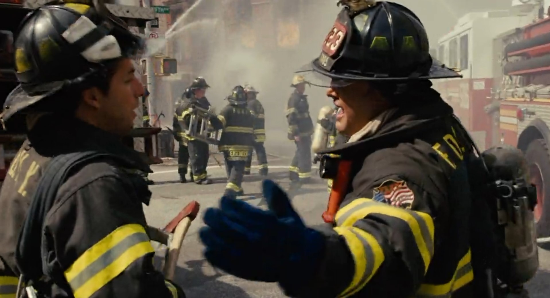 — Живыми заходим...
— И выйдем на своих двоих.