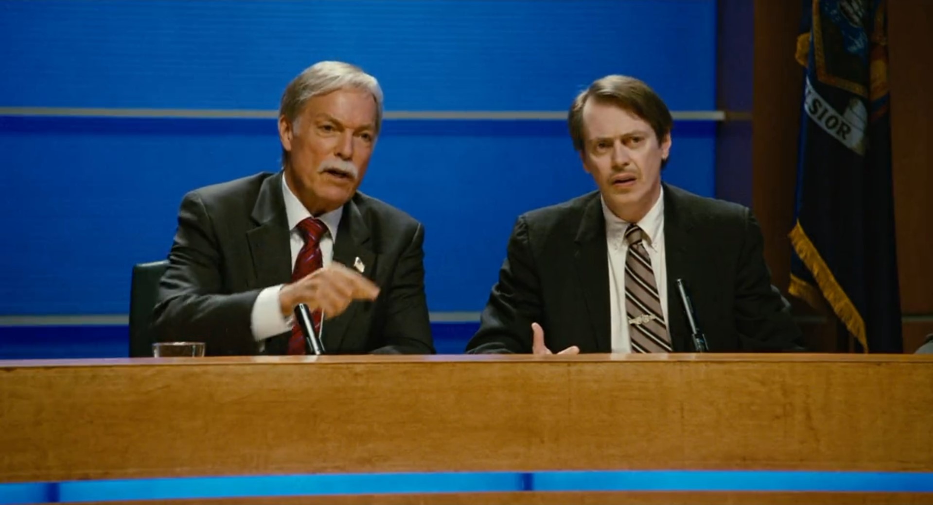 Сэр, вы классненький, Фицер — отстой, я голубой. У меня всё.