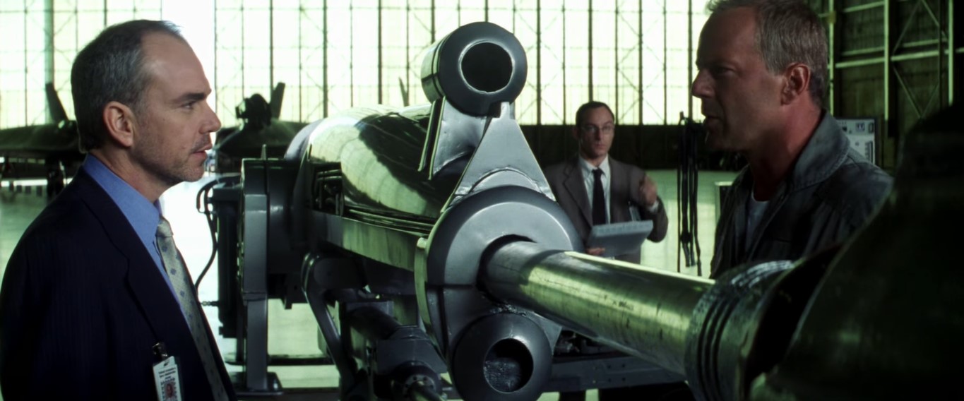 — Она уже не полетит на Марс, она должна спасти планету. И нам необходимо выяснить, что с ней не так. Мы удачно произвели сборку?
— Да вы чёрт знает как произвели сборку.