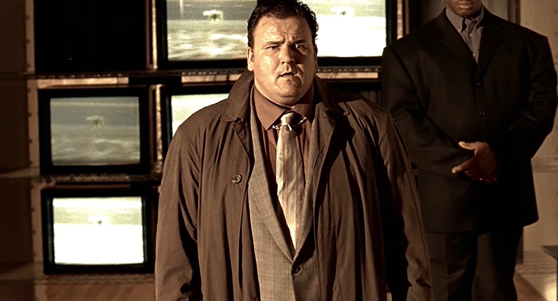 Твоя тупость может тебя спасти.