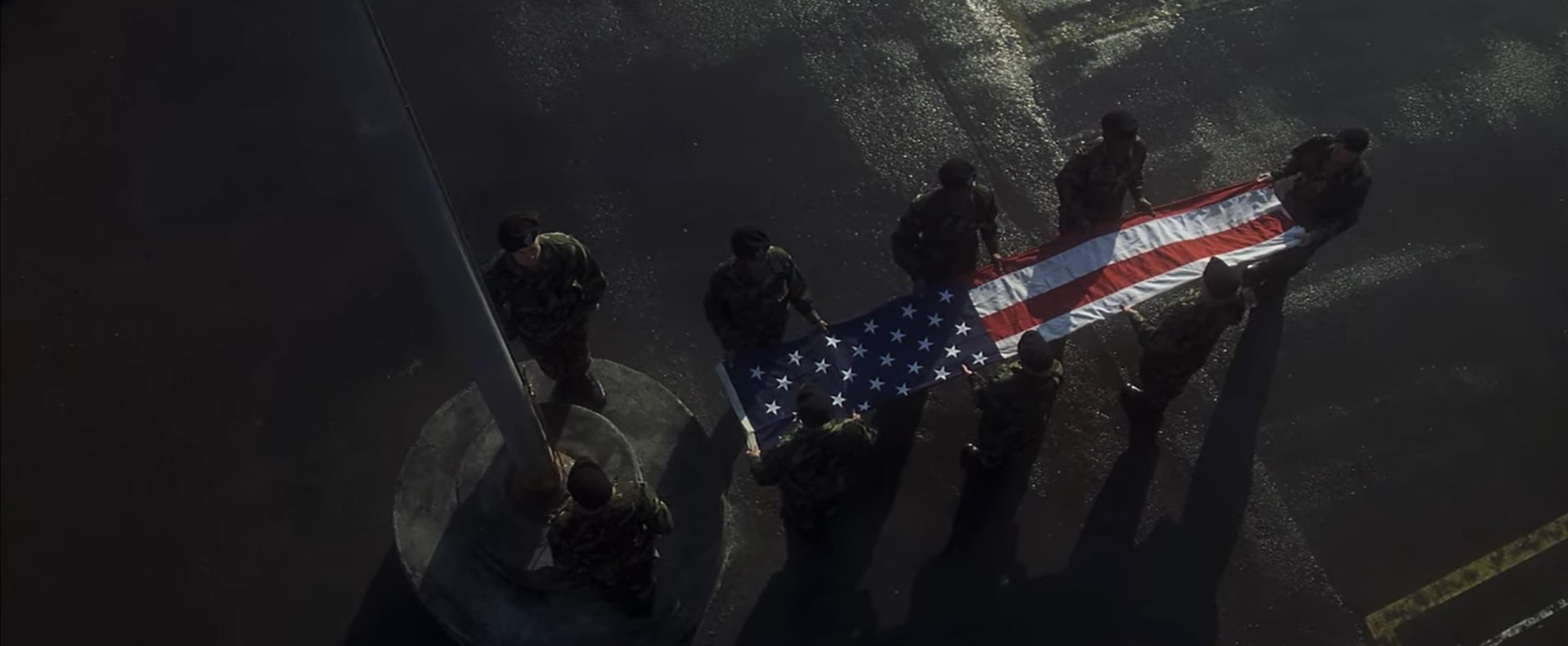 Возьмем, к примеру, любой замок. Разделим его на элементы, не изменившиеся на протяжении веков. Во-первых, замок стоит на холме, подчиненной ему земли. Его видно отовсюду. Во-вторых, его защищают большие, толстые стены способные выдержать лобовую атаку. В-третьих, его гарнизон, это люди обученные чтобы убивать. В-четвертых, флаг. Солдаты знают, что это их флаг и никто не должен им овладеть. И вот, вы поднимаете этот флаг, и все это видят. И теперь вы хозяин своего замка.