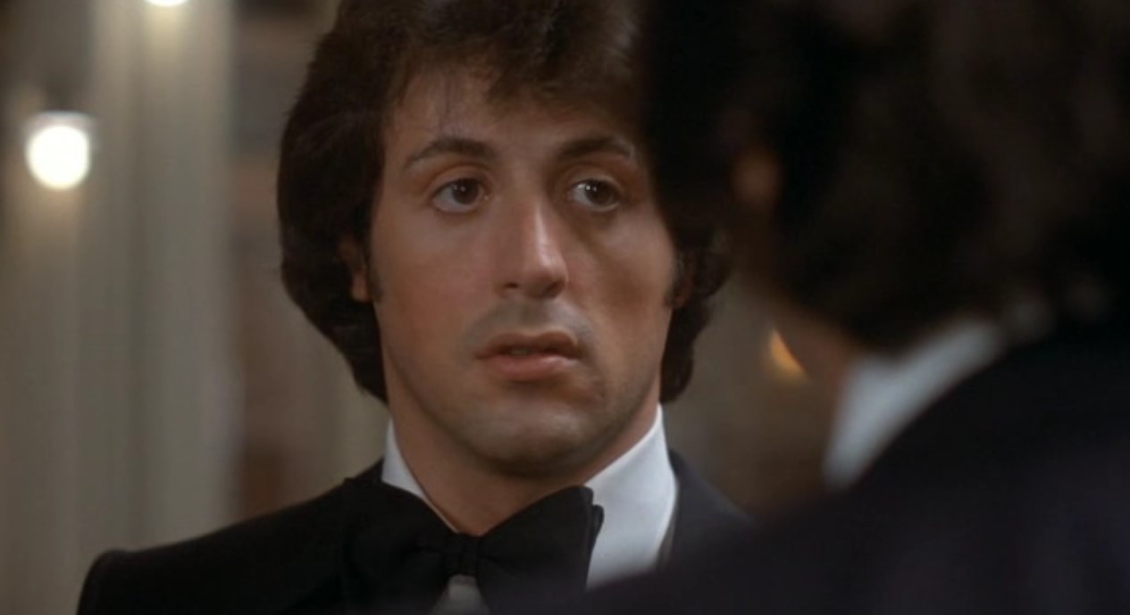 — Сколько ты получил за бой?
— Примерно тридцать семь тысяч.

— Как насчет чтобы вложить их в кондоминиумы?
— В кондоминиумы?
— Да, в кондоминиумы.
— Я ими не пользуюсь.