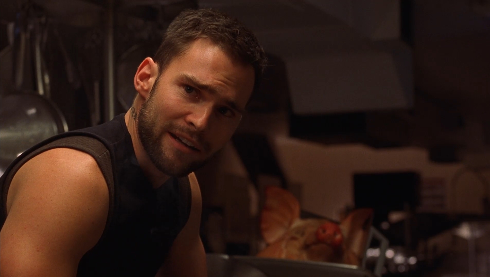 — Пару месяцев назад я сидел у тебя. Хотел посмотреть порноканал, но ты заставил меня смотреть что-то типо вонючих «В мире животных», которые смотрел сам… Про газелей там, типо, да? Про какую-то страну — я не слышал такую — вроде Африка.
— О Боже, Рикки, я же умру!
— Да, я знаю! И что?... Не перебивай меня больше. Я забуду, с чего начал. Ну в общем, диктор был англичанин, говорил так, как будто ему заложило нос от просунутой в зад палки. Он гнал много пурги, которую я забывал раньше, чем он заканчивал. Не, какой хрен знает столько фигни про вонючих газелей, да? Всем на это плевать.
— Можно ближе к сути?
— Да! Знаешь… Львы едят газелей. И газелям эта тема не нравится. Так вот, ещё диктор сказал, что как-то на съёмках, лев запал на оператора, так. Оператор был типо местный… да… Занимался этой фишкой всю жизнь. И диктор сказал, что есть один верный путь остановить льва при нападении: нельзя убегать. Так делают газели. Им это не помогает, их едят всё равно. Но оператор, он знал, что делать. Наехать на этого лоха, броситься на него с криками и проклятиями, круто шугануть его, да, опустить вонючего льва! И знаете, что?... Тот лев убежал.
— Почему?
— Я не знаю… Не знаю… Ты ушёл, и я переключил на порноканал. Там было чумовое шоу «Сисястая рыбалка». Вроде как обычное рыболовное шоу, но не совсем. Вместо пары увальней в лодке сидели две голых метёлки. Не поверишь, что они насаживали на крючок!