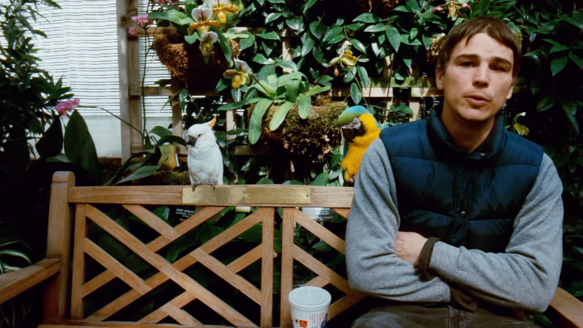 Доналд Мортон Изабель Соренсон — Мой приятель, Грегори, хочет, чтобы ты пошла с ним на вечеринку на Хэллоуин.
— Вот как.
— Сам я никогда не хожу на эти вечеринки. Друзья надевают маскарадные костюмы, чтобы никто не узнал, кто они есть на самом деле.
— Печально, но вполне объяснимо.
— У меня тоже есть костюм. Дома. Но он раскрывает, кем я являюсь на самом деле, а этого не знает никто.