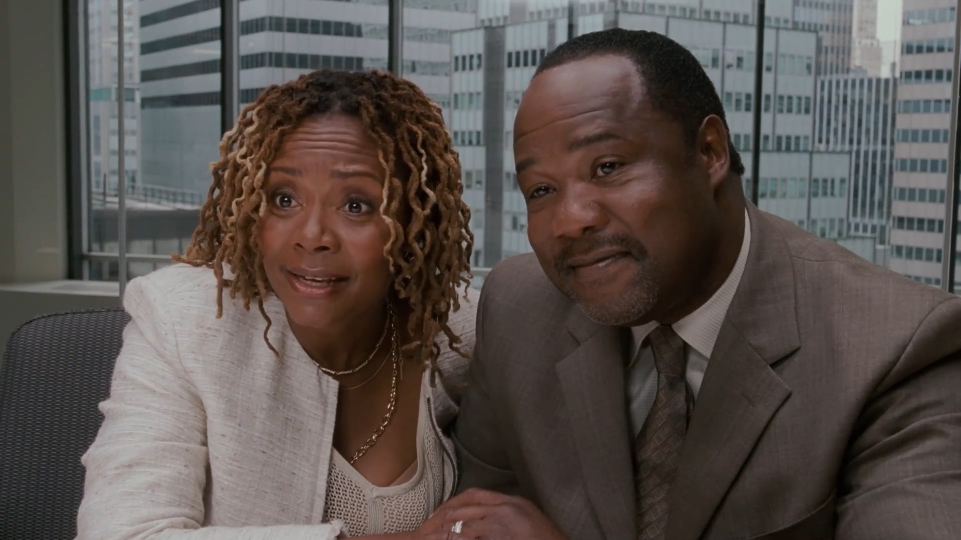 Фиби Бэнкс Чёрные полосы у всех бывают. Разве можно из-за них жертвовать всем светлым?... Нет...