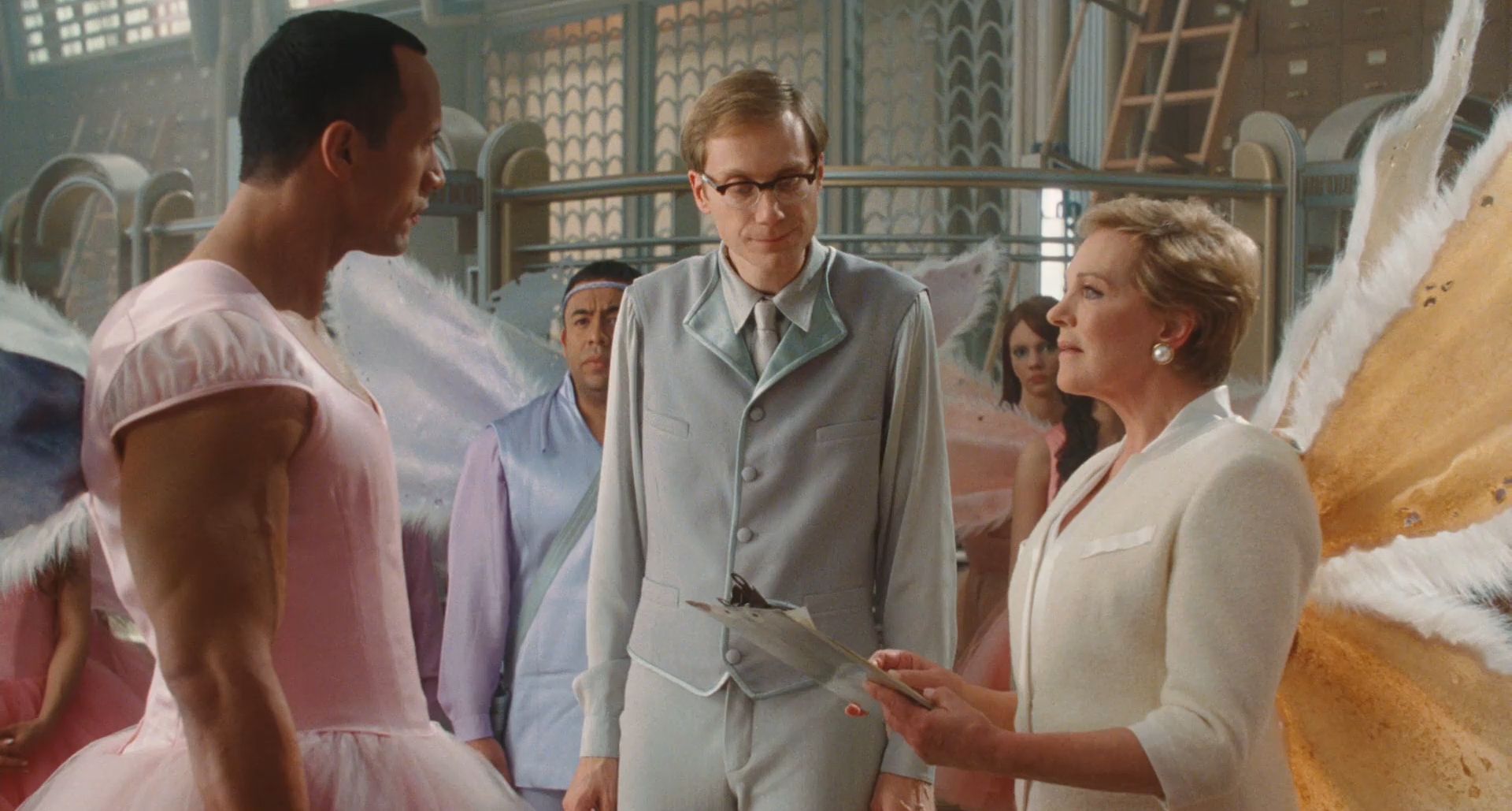 Вы, сэр, виноваты в насаждении неверия и в умышленном убийстве светлых мечтаний и фантазий, что по законам Фей...