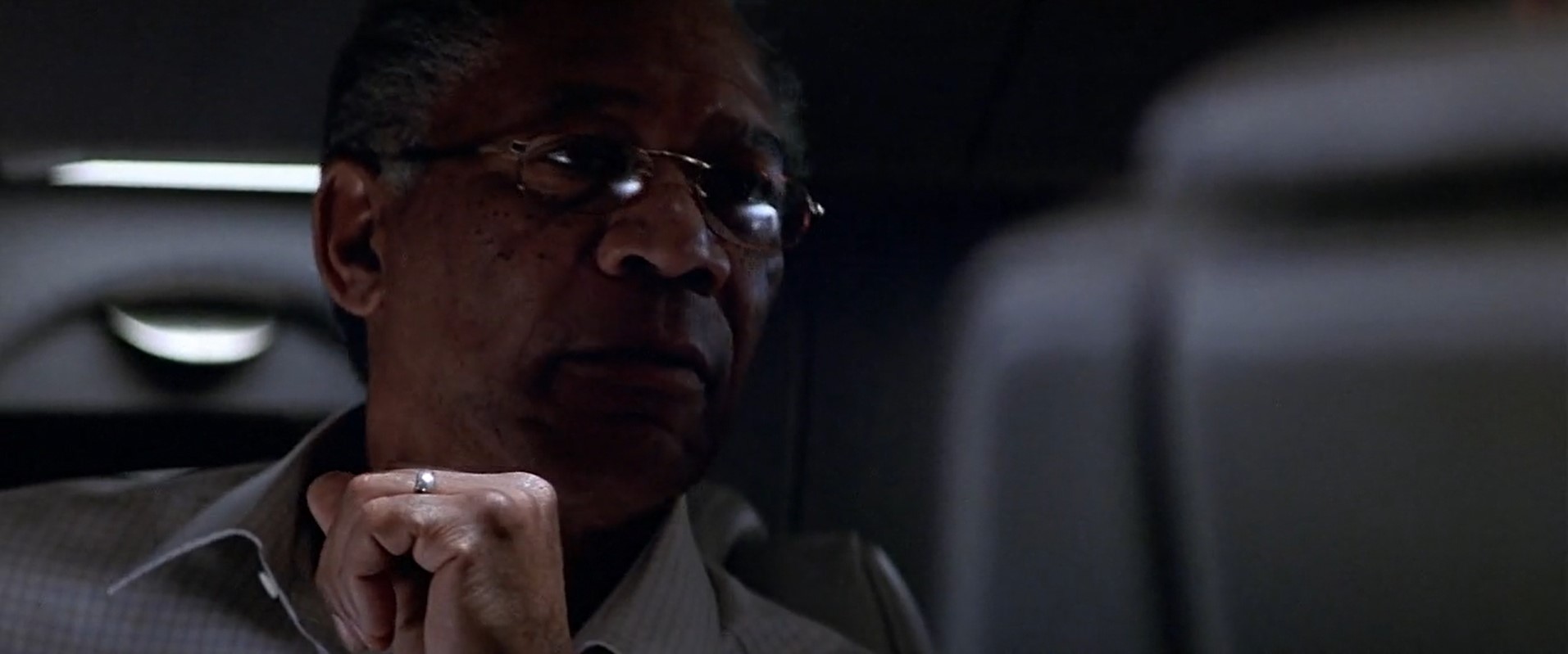 — Скажи ей правду, Джек, она оттает.
— Хорошо, сэр. Кэти, я в самолете, лечу в Россию инспектировать их стратегические запасы ядерного оружия...