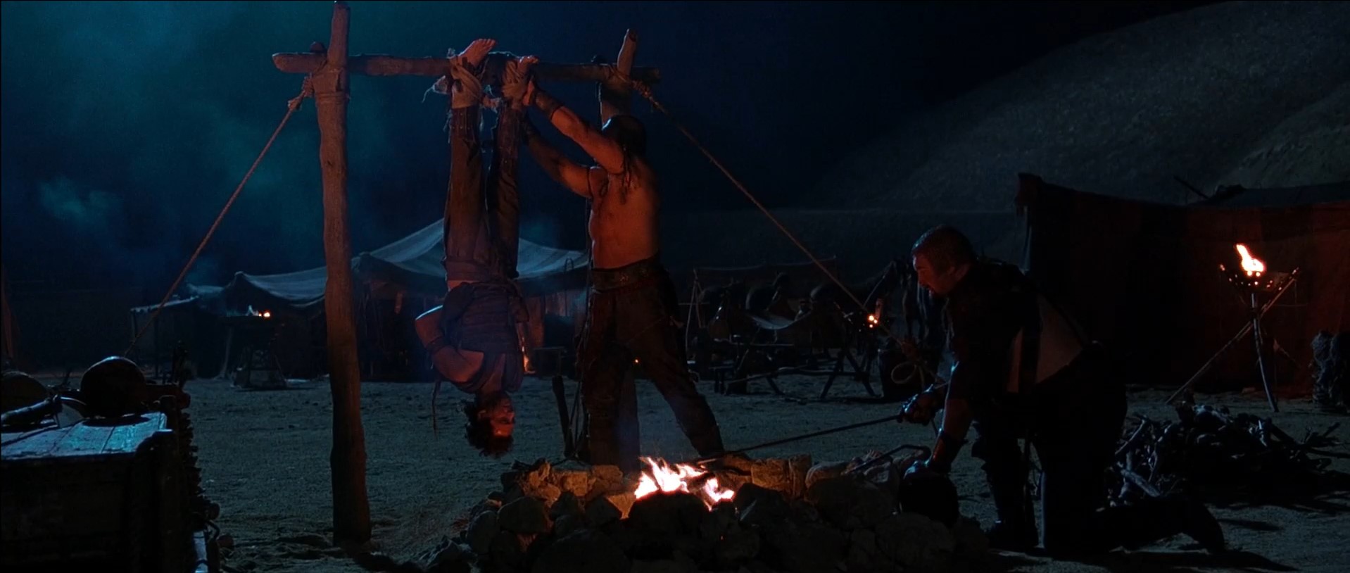 — Отпустите меня. Я — служитель бога Сета. Я могу благословить вас на пяти разных языках.
— Ты будешь кричать от боли на пяти разных языках, конокрад.