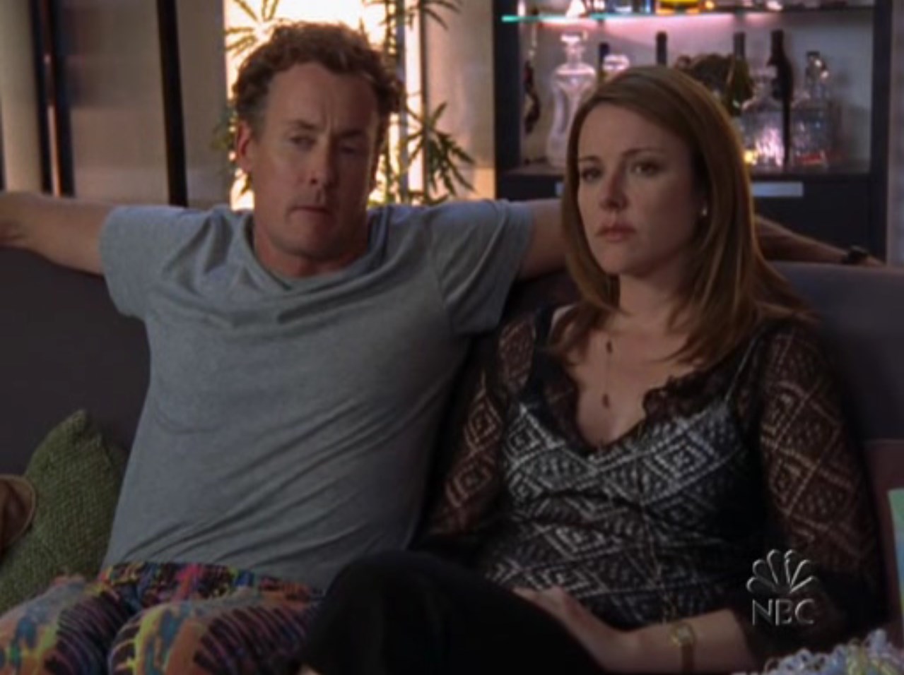 — Я могу составить целый список, почему беременность — это отстой. Например, я сейчас постоянно хочу секса, а мужу на меня противно взглянуть.
— Ну, если тебе так хочется, я могу зажмуриться и ка-ак тебе вставить!
— Спасибо за самоотверженность…
— Я же люблю тебя.