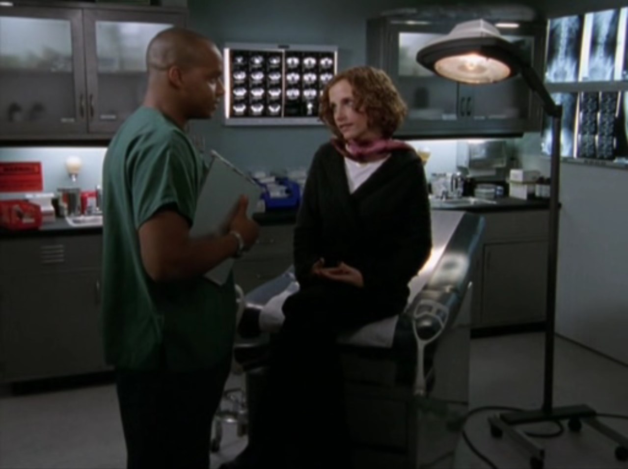 Доктор Крис Тёрк — Я всё ещё девственница.
— Вы беременны.
— Чёрт, опять!