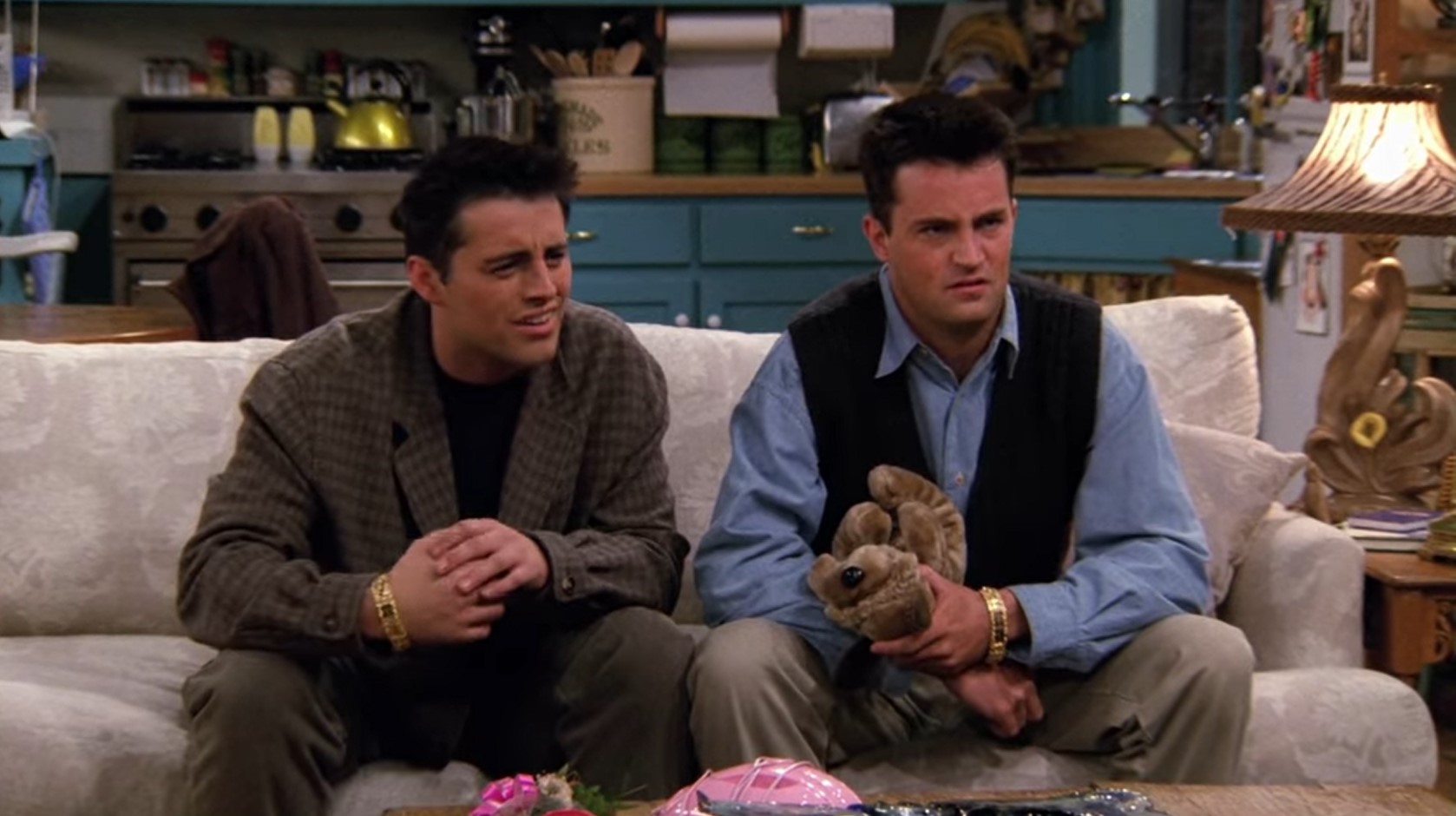 — Камеры прибавляют вес!
— Значит тебя снимало много камер!
===================================
— Это камера делает толще!
— Да? Значит тебя снимала не одна камера?