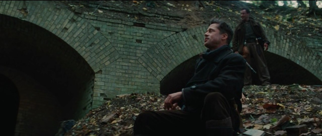 — Донни?
— Да.
— Тут фашистик хочет умереть за Германию... уважь его.