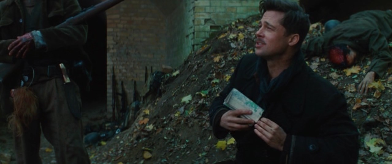 — Если не сдохнешь на войне, что сделаешь, когда домой вернешься?
— Он крепко обнимет мать.
— Как в сказке.