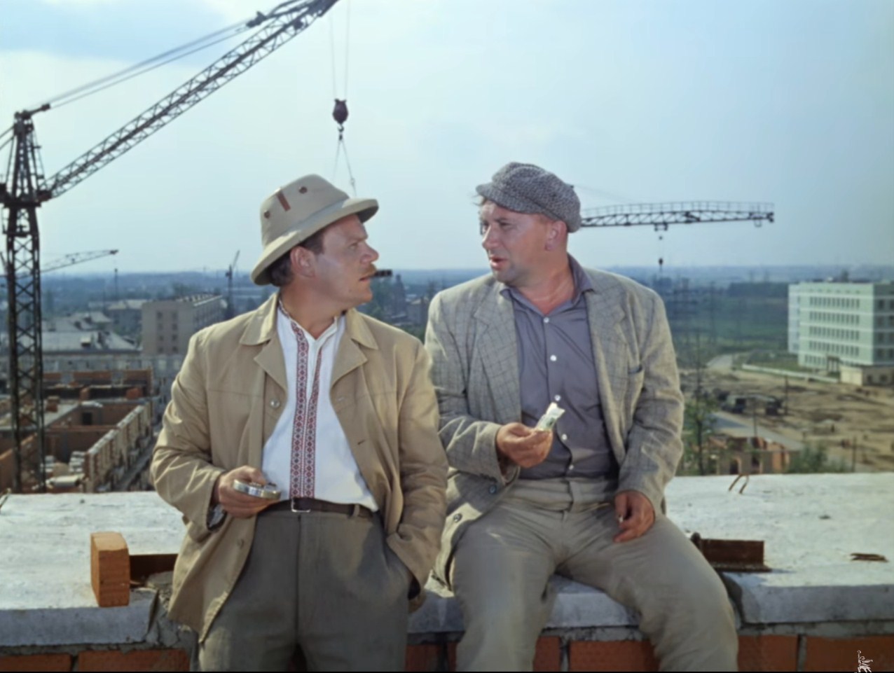 хулиган Федя Павел Степанович — ... Нотр-Дам де Пари! Что в переводе означает «Собор Парижской Богоматери».
— Какой, какой матери?
— Парижской!... Бога матери...