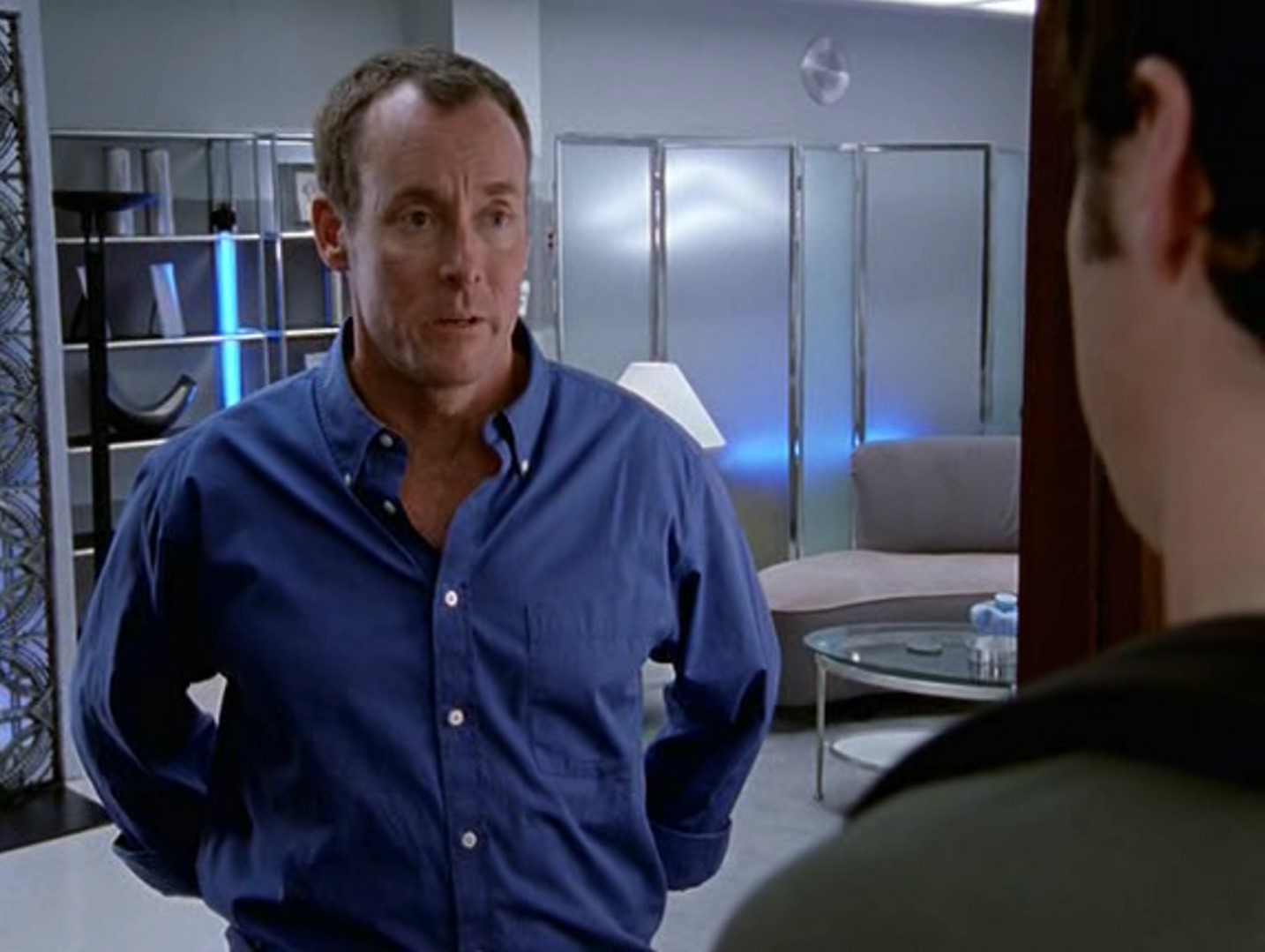 Мы не можем спасти людей от самих себя. Мы их лечим. Поэтому ты вылечи того парня с пневмонией, а когда он вернётся с раком — будешь лечить рак…