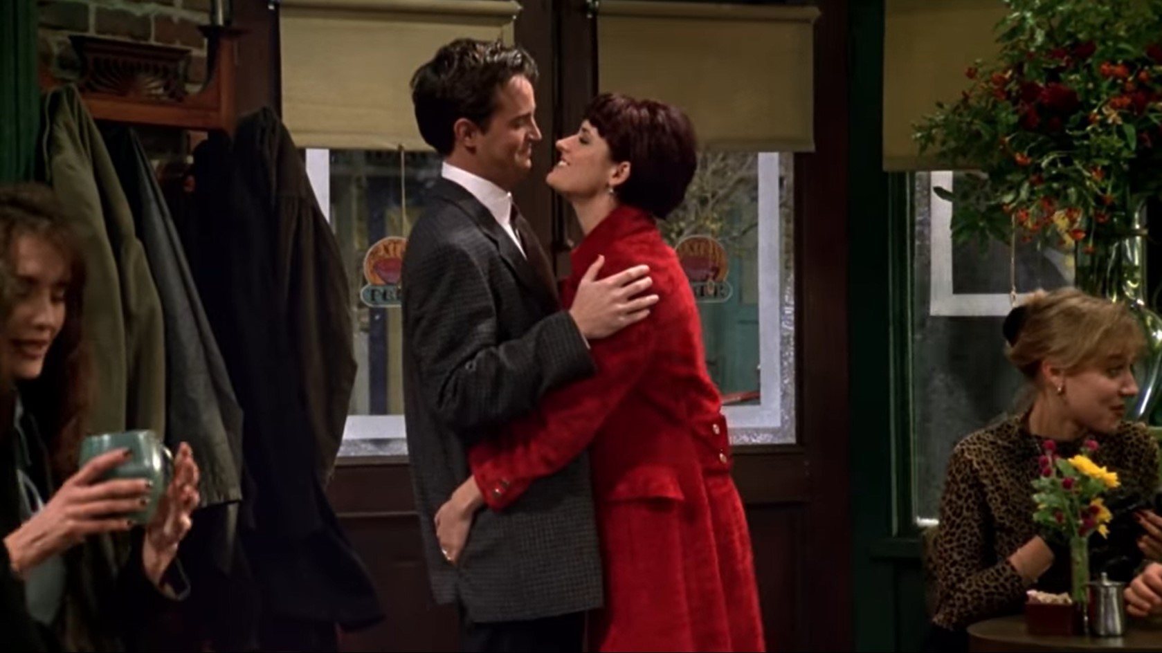 — М-м-м, какая попка! Можно я заберу ее с собой на работу?
— Конечно, она все равно не моя — продавалась вместе со штанами.