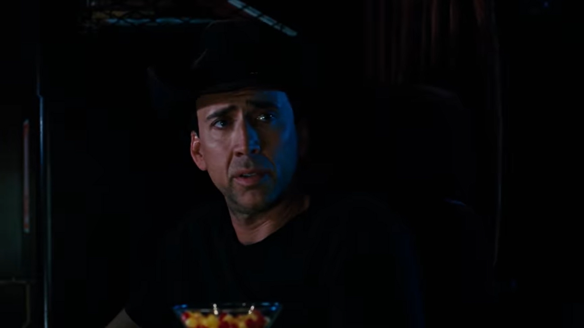 — Ты должен сделать паузу после сегодняшнего падения.
— Нет, я Везунчик.
— Мою собаку зовут Везунчик. И у нее нет глаза и обоих яичек.