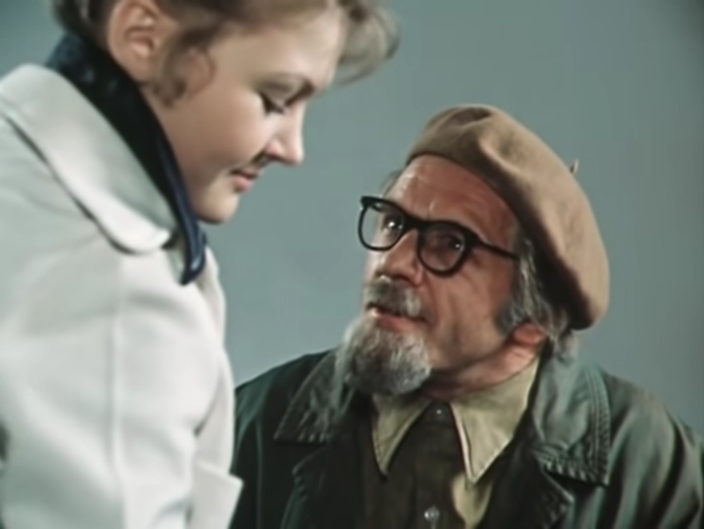 дедушка на лестнице Где сейчас такие семьи? Я вас уже не спрашиваю – где такие столы?!