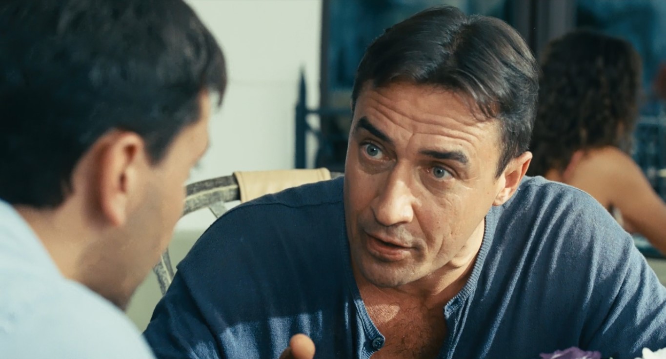 — Поэтому в детстве было так здорово. Ну потому что было понятно, что хорошо, а что плохо. Ну как вот: выучил ты уроки – молодец, бабушку через дорогу перевёл – да умничка! Мячиком разбил стекло – плохой.
— Логично.
— А сейчас?! Сделал ты одной женщине хорошо, а другой от этого плохо.
— А ты вообще все делал для третьей...
— Да. Вот. А ей все равно.