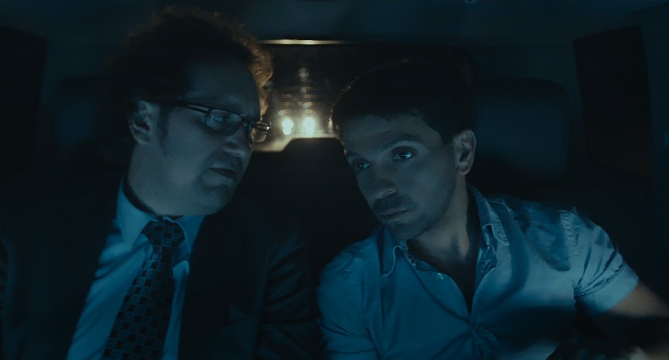 — Что больше всего напрягает в женатом состоянии?

— Отсутствие других женщин.
— Нет. Отсутствие возможности других женщин.  Ты, может быть, ею и не воспользовался, но возможность же должна быть… Пример: тебе запретили есть вилкой.
— Кто?
— Не знаю. Сказали: «Никогда больше не будешь есть вилкой!» Казалось бы, и хрен бы с ним, можно ложкой, палочками, руками... Но тебе сказали — нельзя вилкой, и сразу захотелось именно вилкой. А главное — вот они вилки, лежат. Открыл ящик — полно.
— Двухзубые, трёхзубые, серебряные, мельхиоровые
— Красивые!
— ...красивые. Да тебе даже алюминиевая сгодилась, если у тебя три года ни одной вилки не было. А нельзя. А вчера еще было можно. А что изменилось?