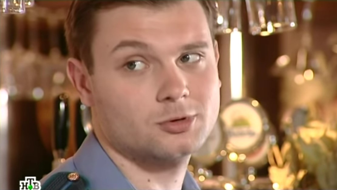 — Хотел бы я быть птицей...
— Как у Островского, чтобы летать?
— Нет, чтоб людям на головы гадить, потому что люди — сволочи!