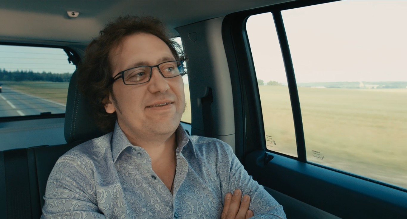 — А вот почему? Пили одинаково, а от одного с утра разит, а от другого — слегка попахивает?
— Это называется: «Внутренняя интеллигентность»!