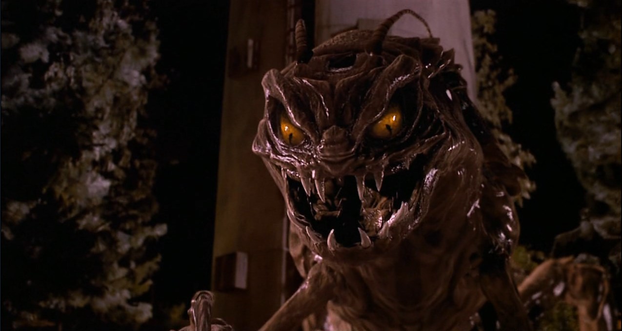 Тебе не надоело бузить? Крушить всё тут? Тырить галактики и тарелки?