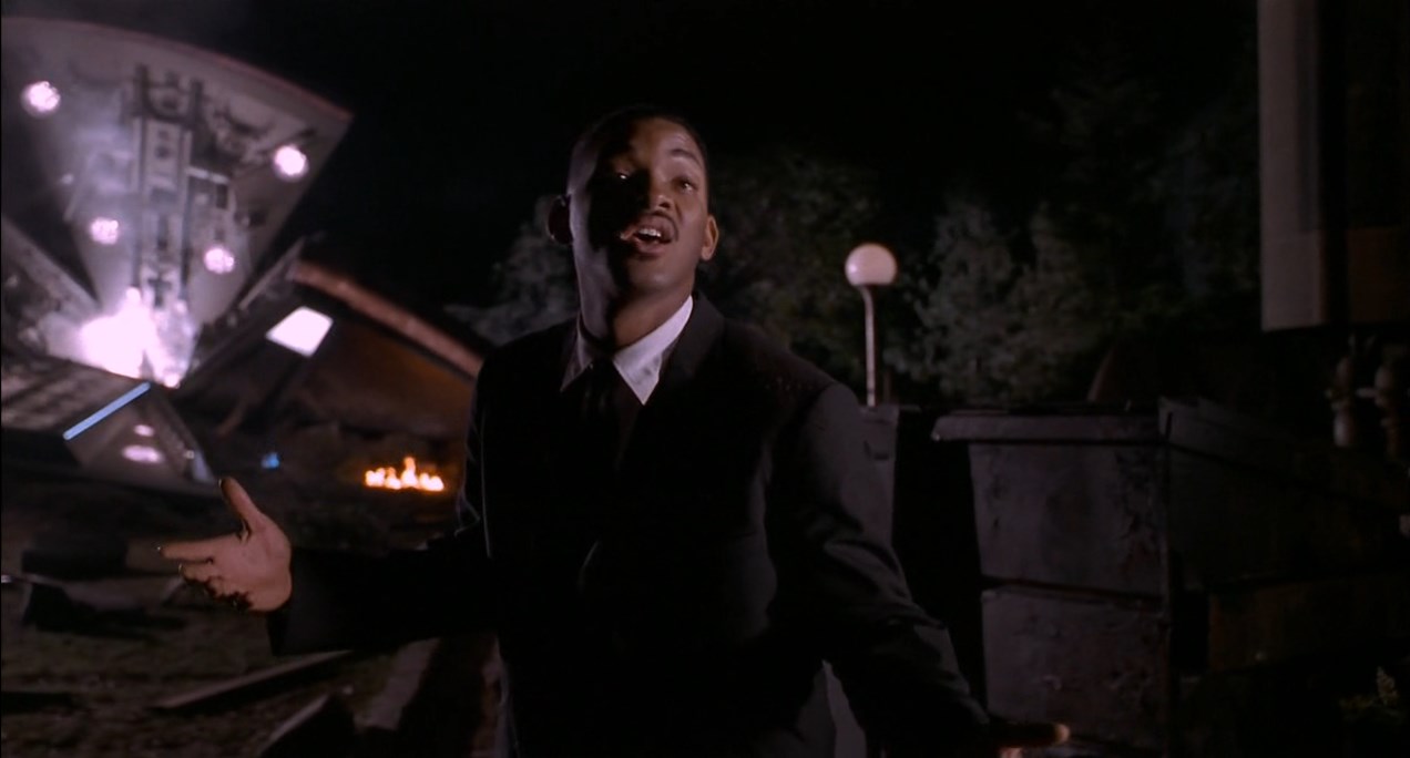 Тебе не надоело бузить? Крушить всё тут? Тырить галактики и тарелки?