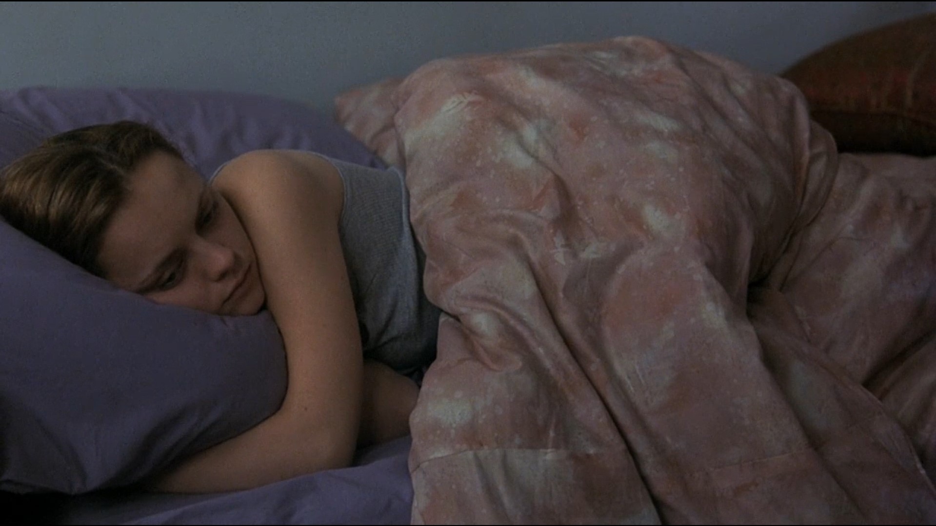 У Хемингуэя в «Солнце тоже встаёт» есть классический момент, когда кто-то спрашивает Майка Кэмбелла, как он обанкротился. А он отвечает: «Постепенно, а потом внезапно». Так и наступает депрессия. Ты просыпаешься утром, боишься жить дальше.