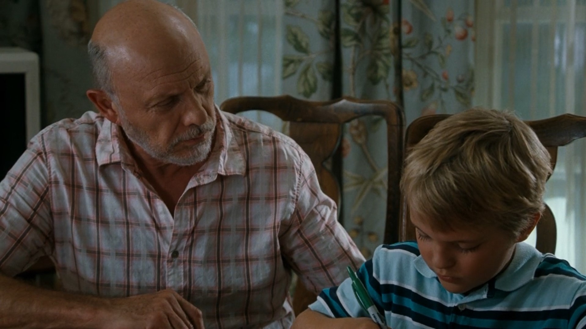 — Дедушка, мне плохо.
— Что, заболел?
— Нет, я влюбился...