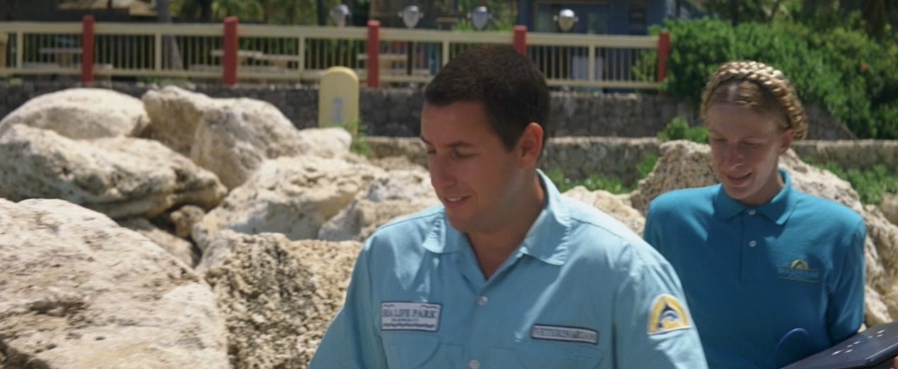 — Похоже, кое-кто боится серьёзных отношений. Я думаю, твоя подружка напилась на выпускном вечере и изменила тебе со всей командой борцов.
— Горячо. Это была девушка из университета и не с командой борцов, а с куратором курса.
— Ей старички нравились?
— Нет, старушки немного за семьдесят.