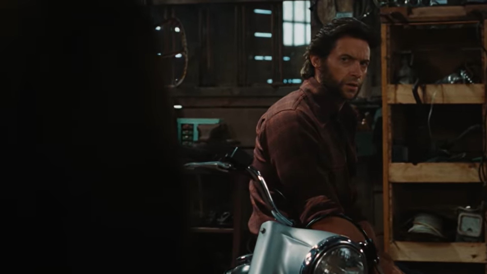 — Знаешь, что бывает с теми, кто ищет крови?
— Что?
— Они её находят...