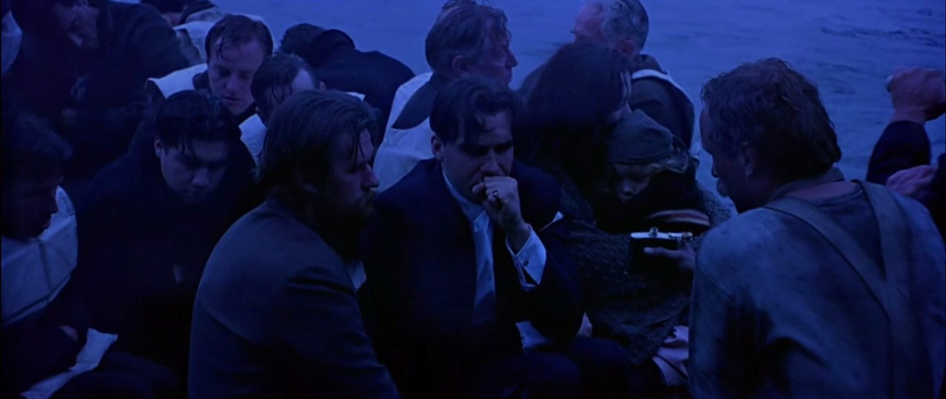 Ну, а после, семи сотням человек в шлюпках осталось только одно — ждать конца, молиться, ждать отпущения грехов, которого они никогда не получат...