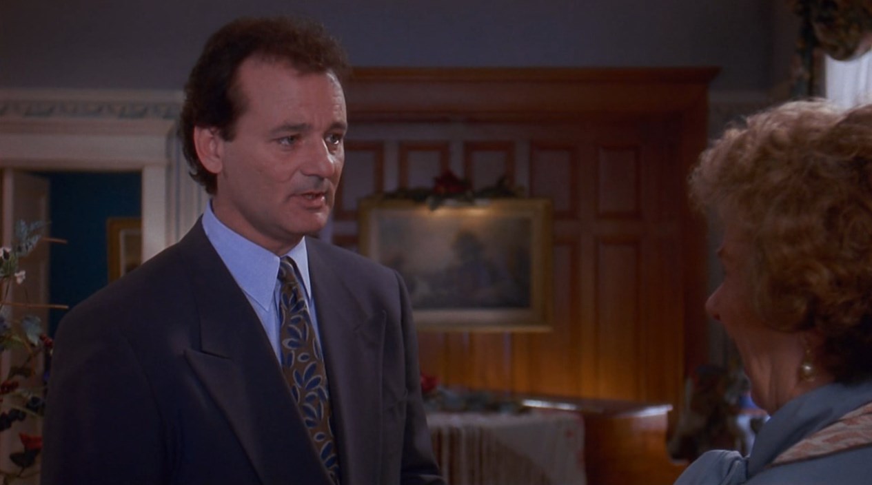 — Как спали, мистер Коннорс?
— Я спал один, миссис Ланкастер.
— Может быть кофе?
— Насколько я понимаю, ни эспрессо, ни капучино вы сегодня не предлагаете?
— Я… я не знаю...
— ...как пишется эспрессо или капучино... Пойдёт и этот.
— Надеюсь, вам понравится праздник.
— Да, конечно понравится...
— Говорят, надвигается снежная буря...
— Если нам не повезёт, снежная буря пройдёт совсем рядом. К полудню масса влажного воздуха, идущая с юга, расположится к востоку от нас. На большой высоте влага замёрзнет и образуется снег. Возможно накопление большого заряда. Максимальная температура в Панксатони около одного градуса мороза. Снег возможен, 20 процентов заряда сегодня и 20 завтра... Вы серьёзно хотели поговорить о погоде или просто болтали?
— Болтала...